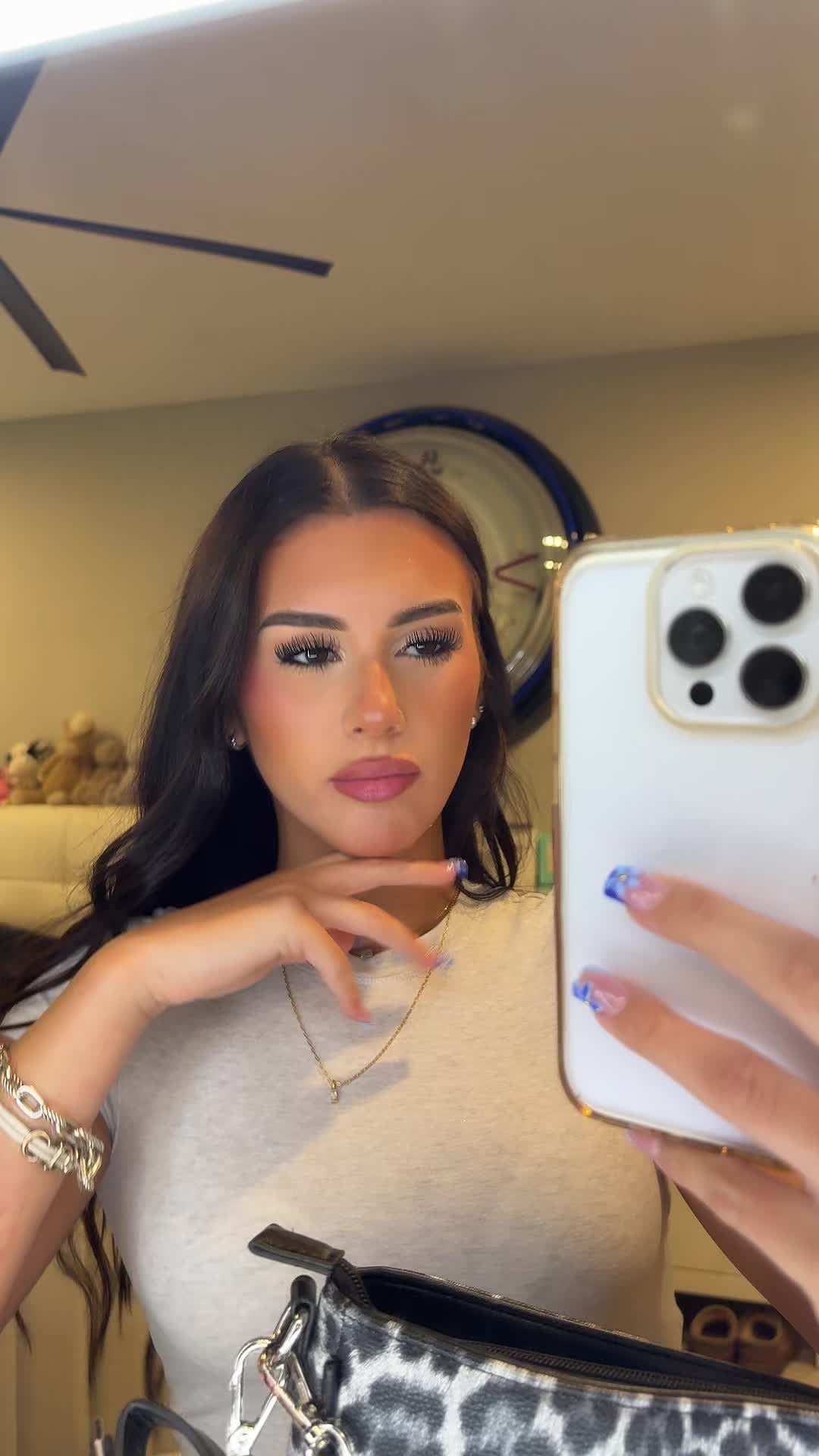 @b🍒