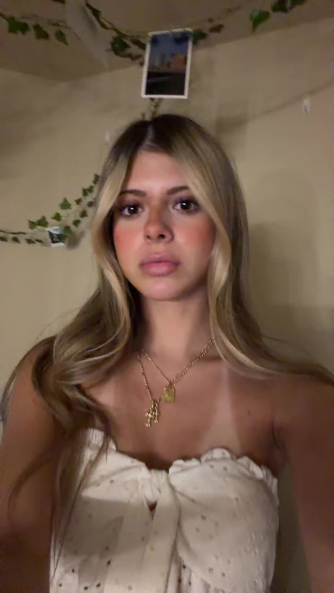 @whothefreakismariaclara
