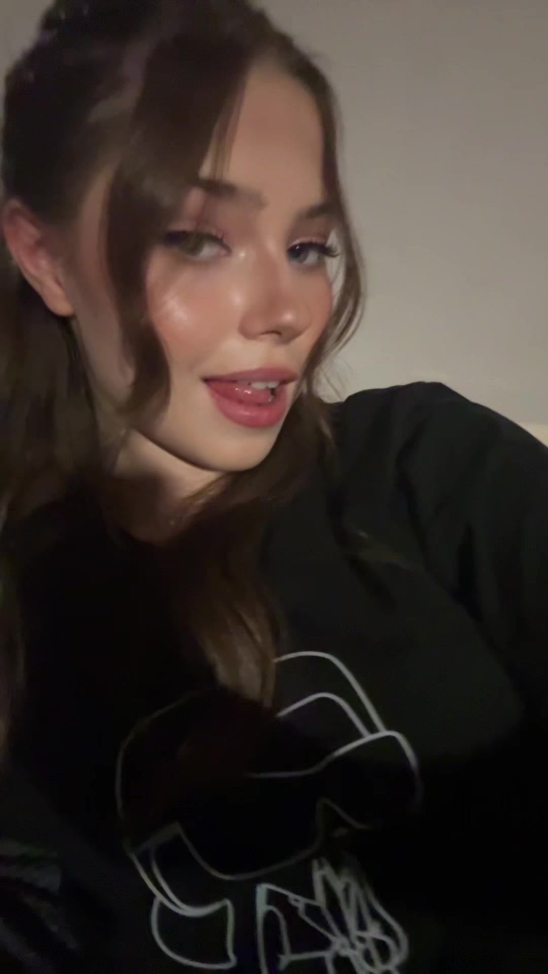 @Elisv_