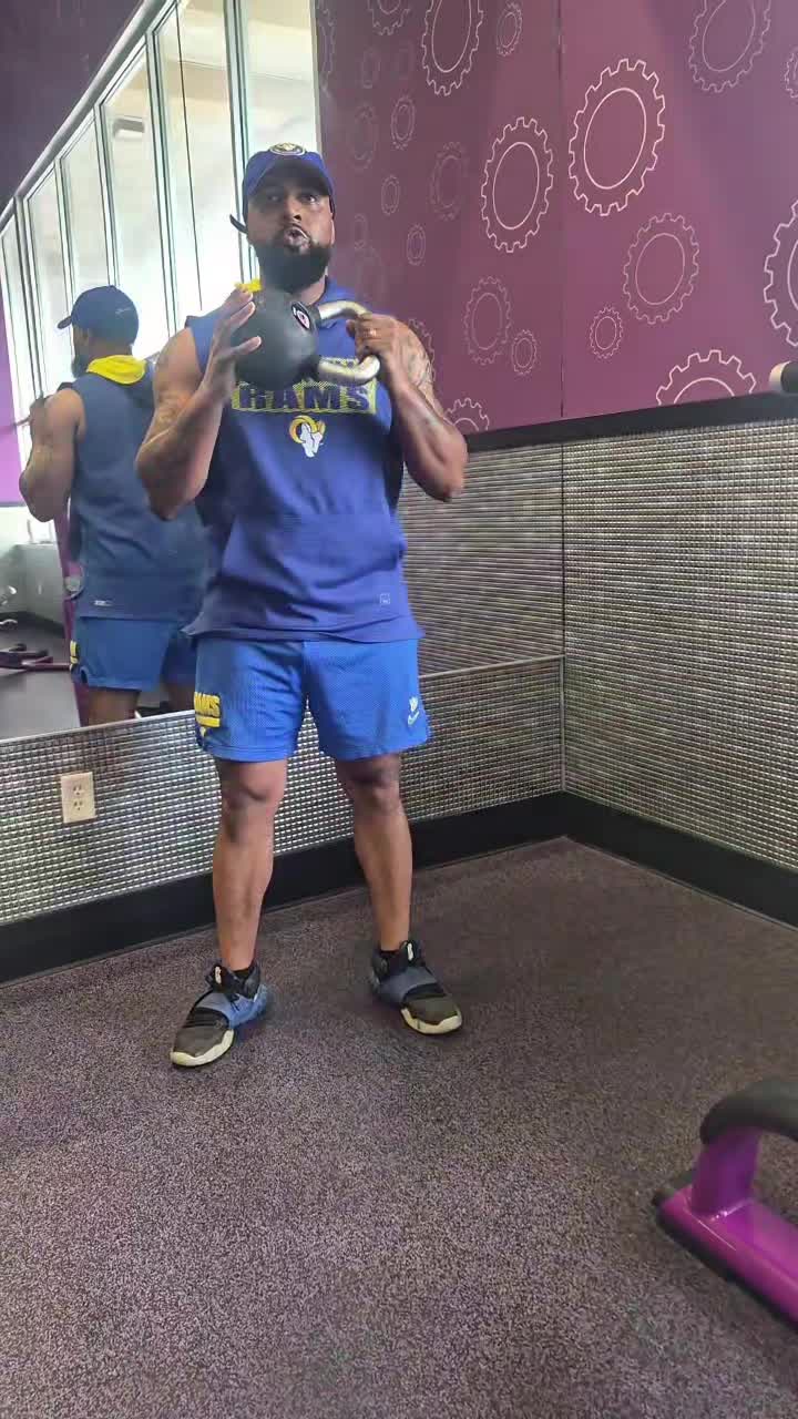 @DeeFitness 😤💪🏾💪🏾