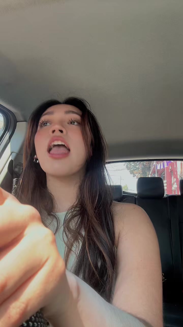 @MiaParra