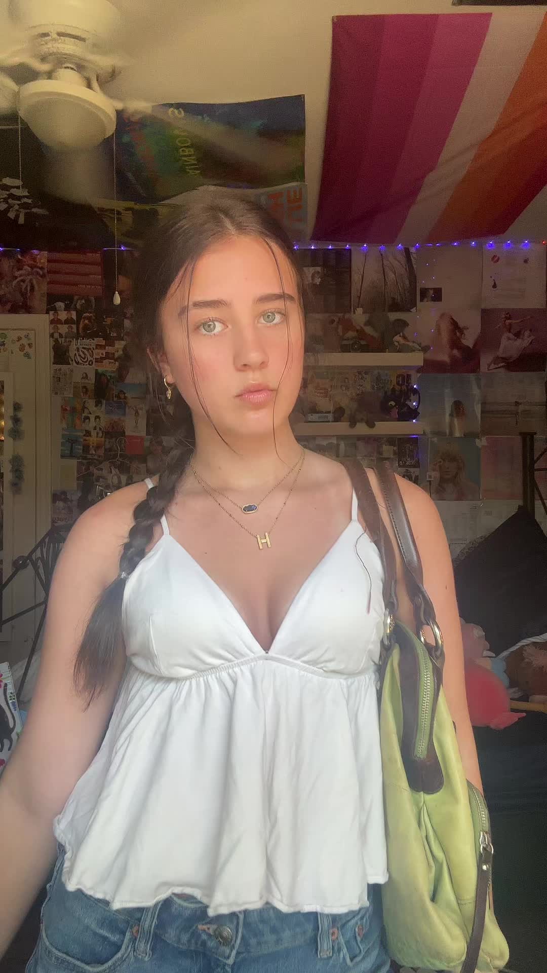 @hallie️💜