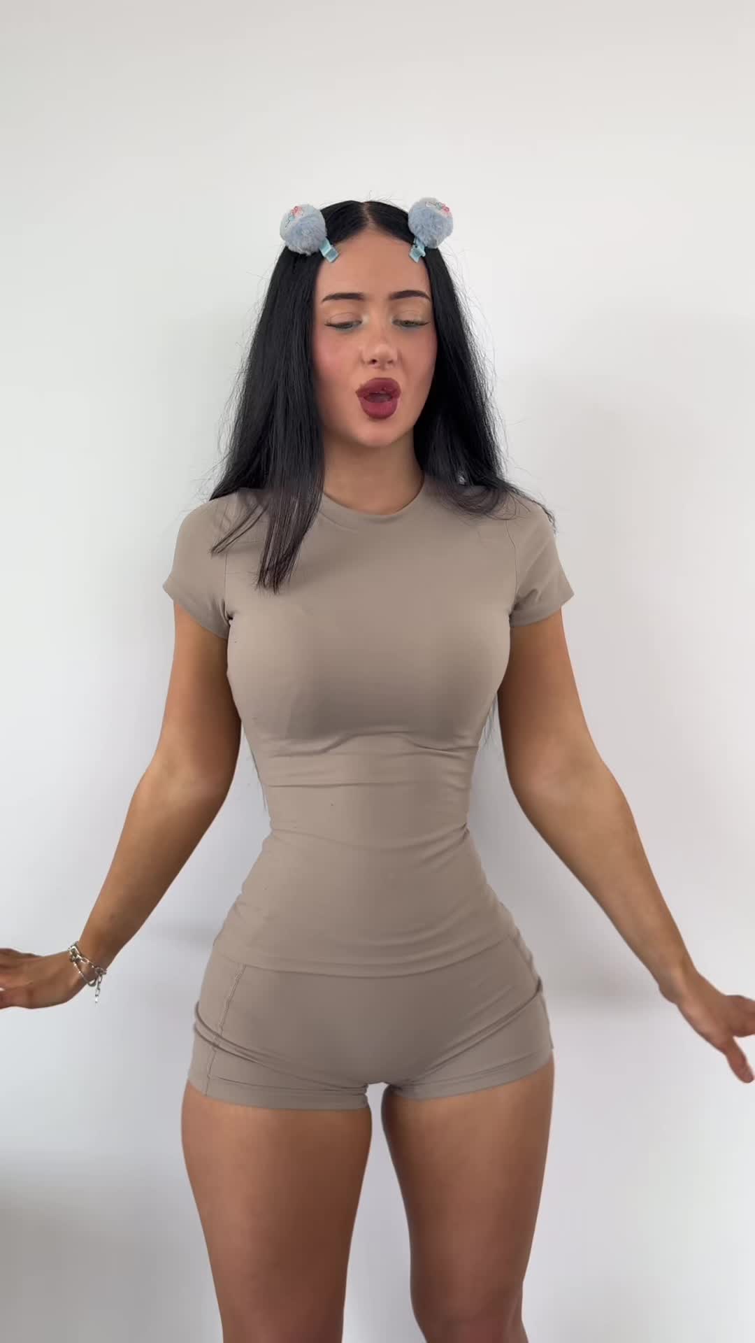 @lillyabellaa