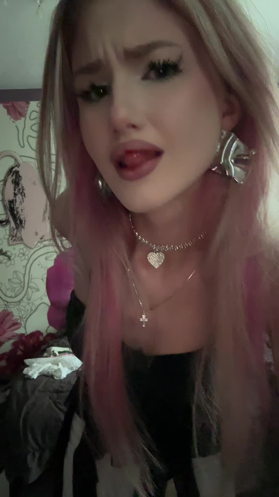 @༒