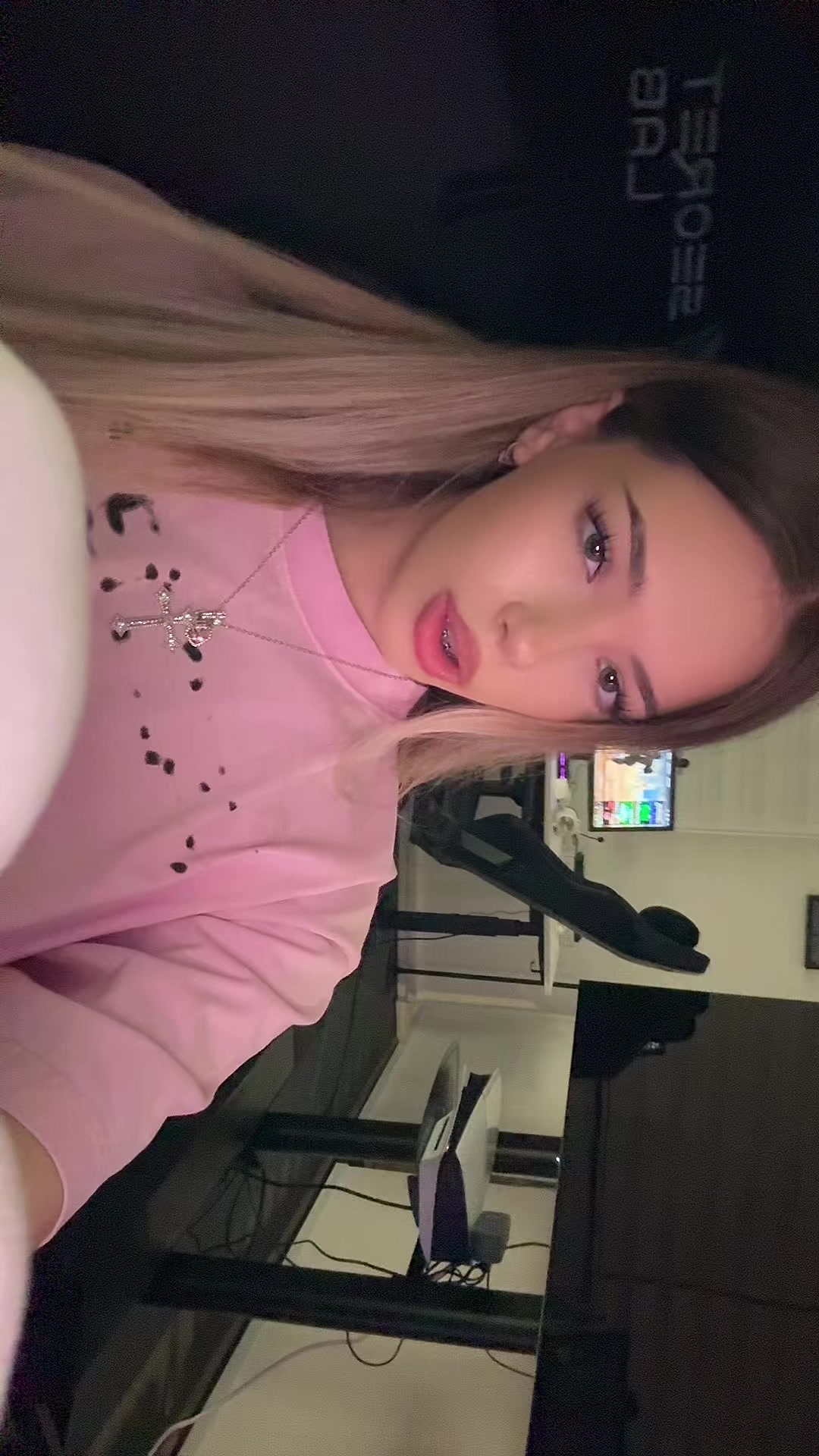 @VLATESSA