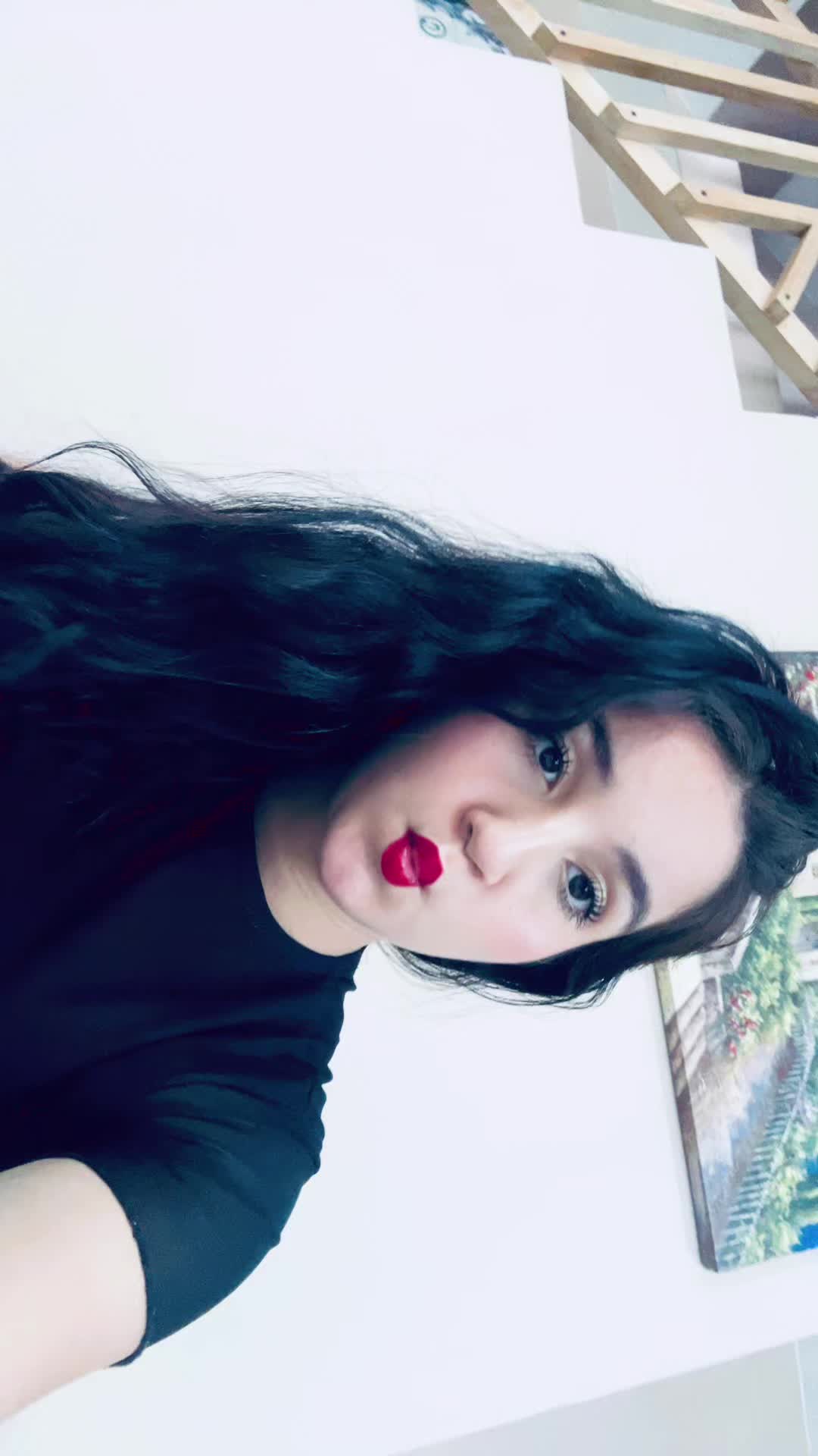 @Emi Mena