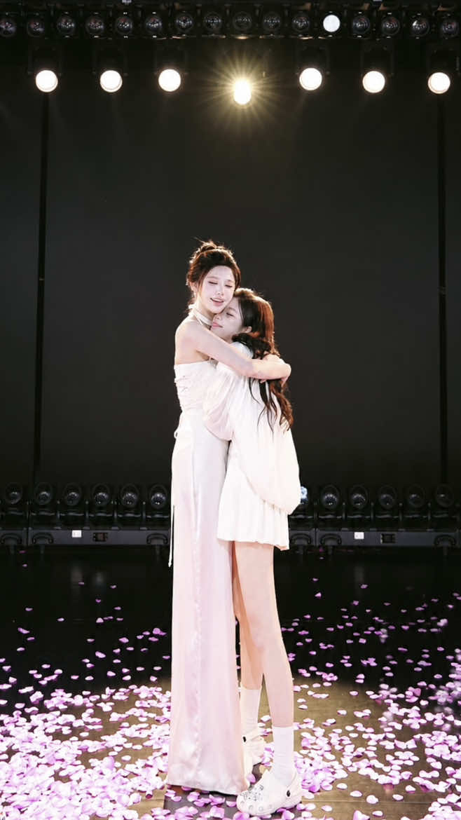 @𝘊𝘩𝘦𝘦𝘴𝘦🦢