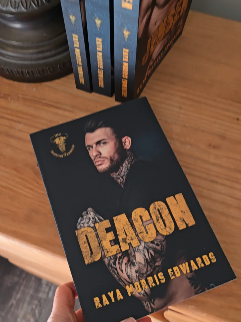 @rayamorrisedwards 📚