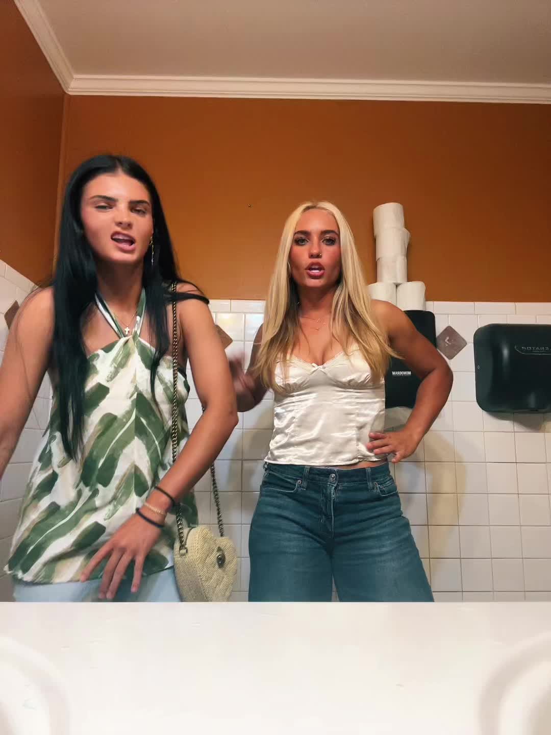 @reina.ch