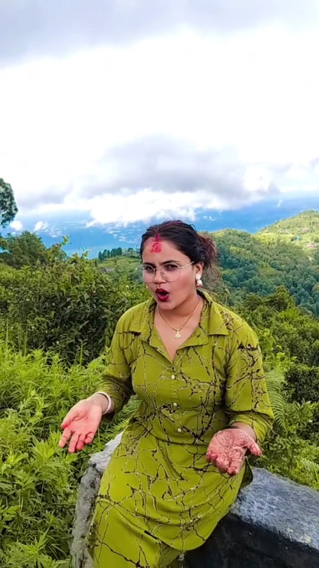 @मिना चम्लागाई