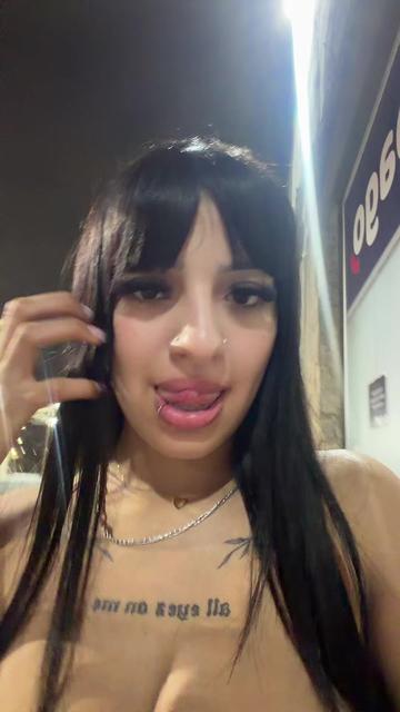 @Anaahii1