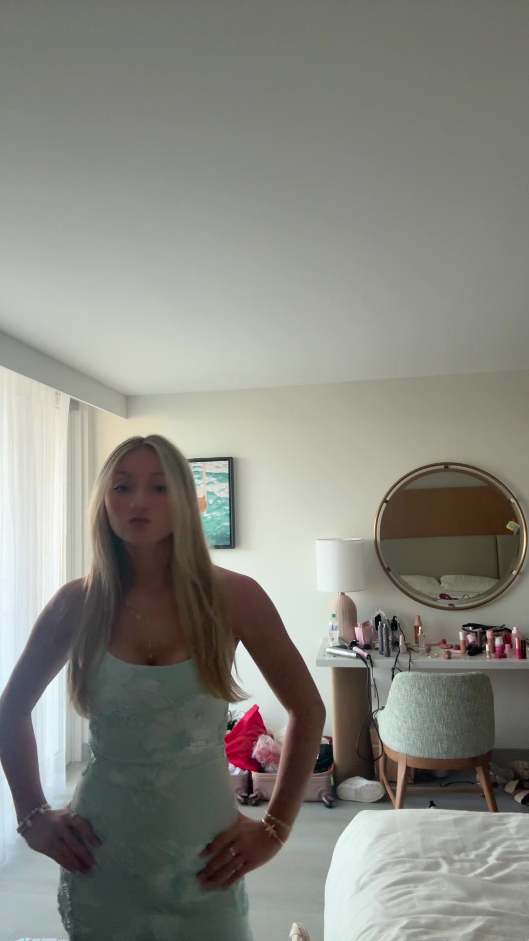 @bella