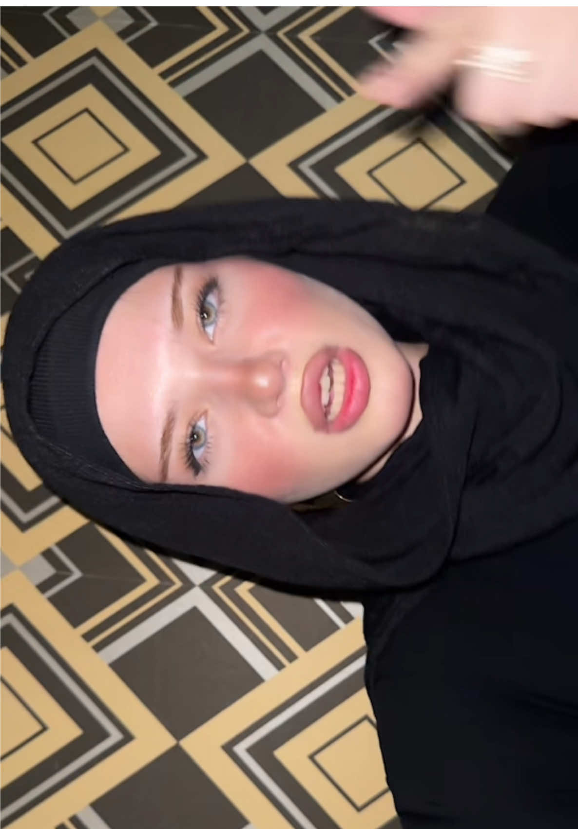 @سارا
