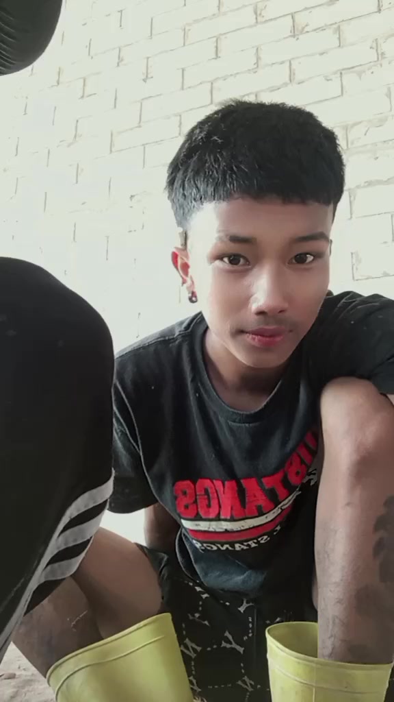 @ဖြုတ်ကြီး🤷