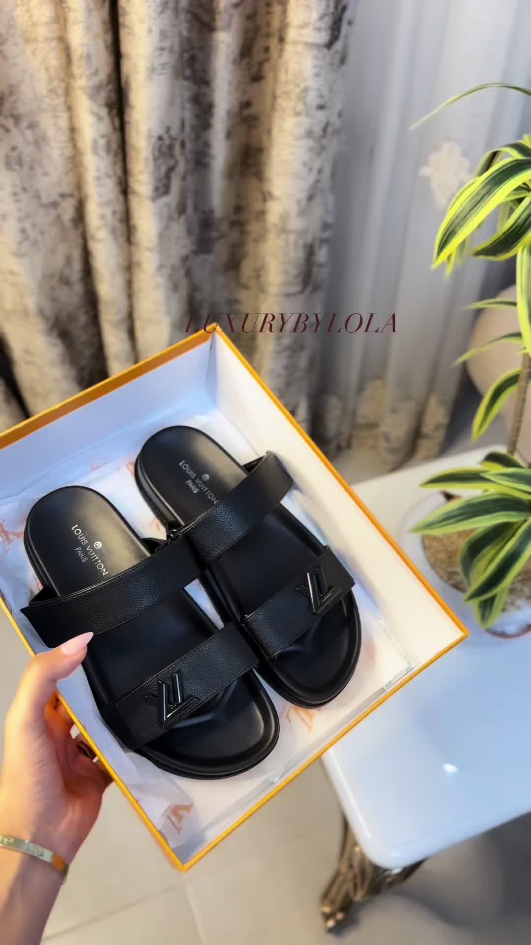 @LOLA BOUTIQUE