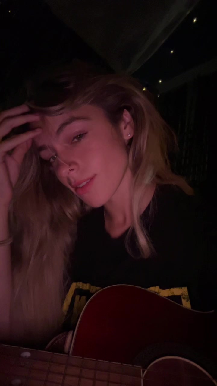 @Bella