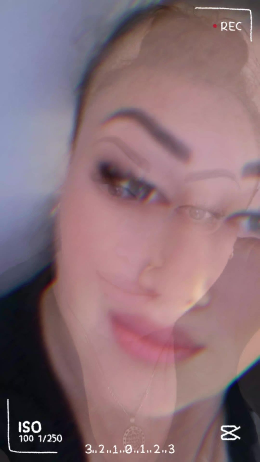 @Juliamihno