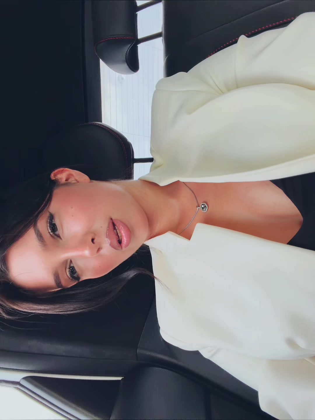@alinareymo
