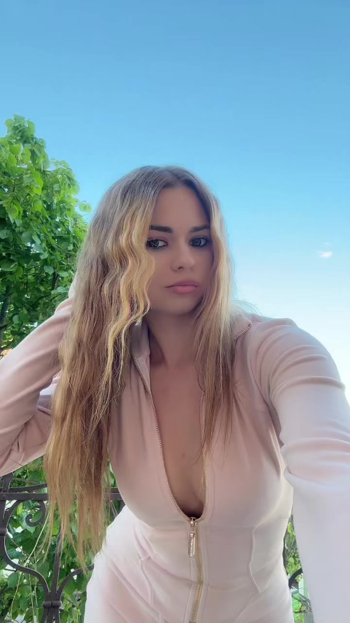 @mariiaholovaa