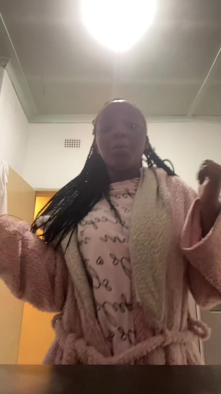 @𝒯𝓈𝒽𝑜𝓁𝑜😻