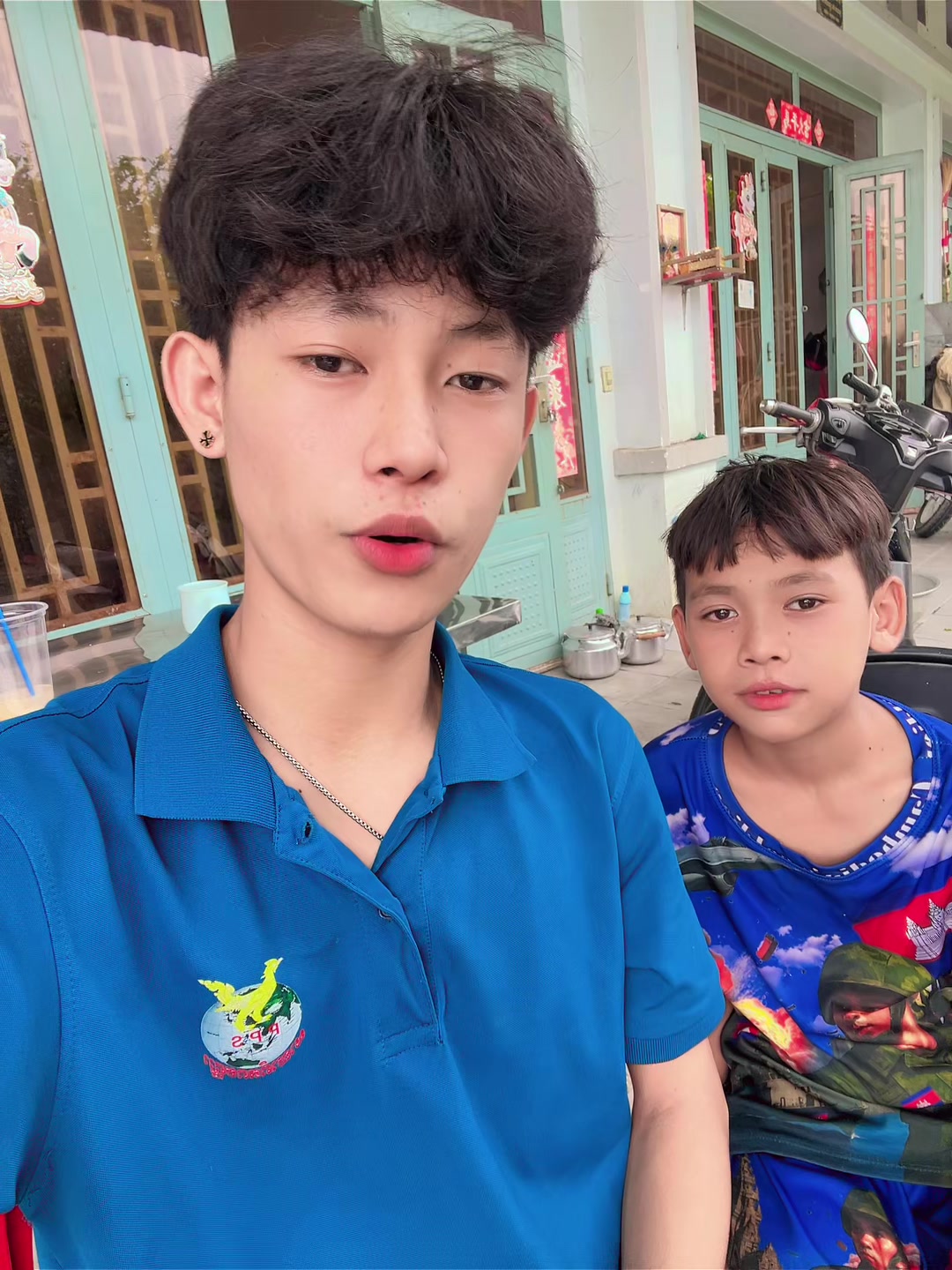 @CHHOŘNG~CHHOŘNG