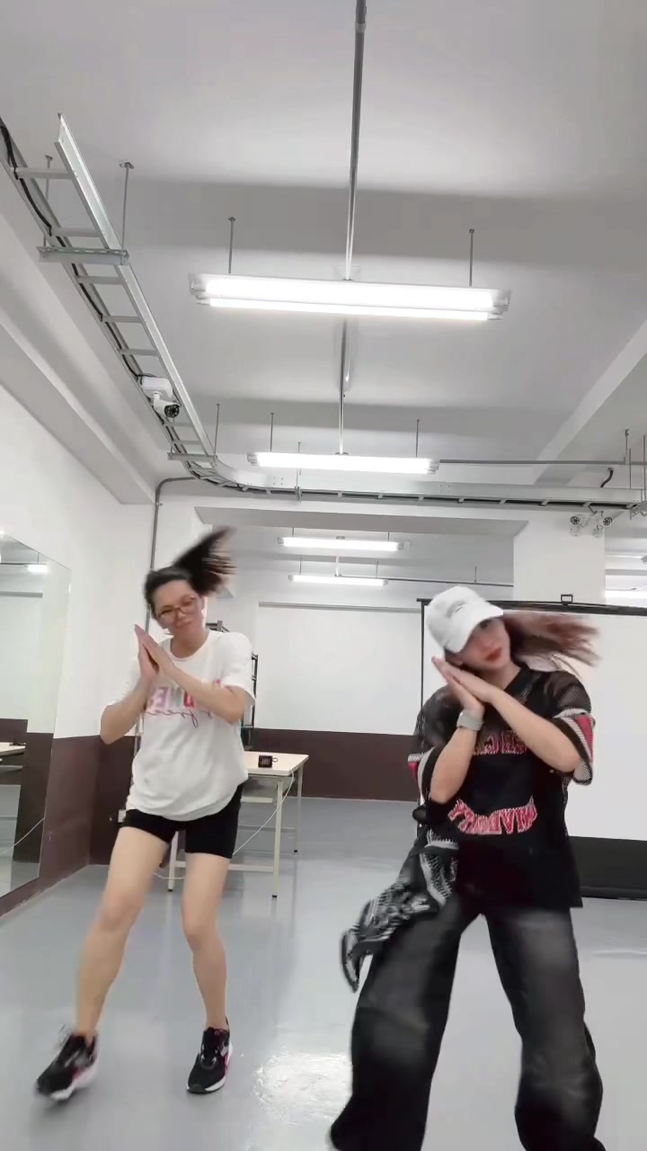@K.