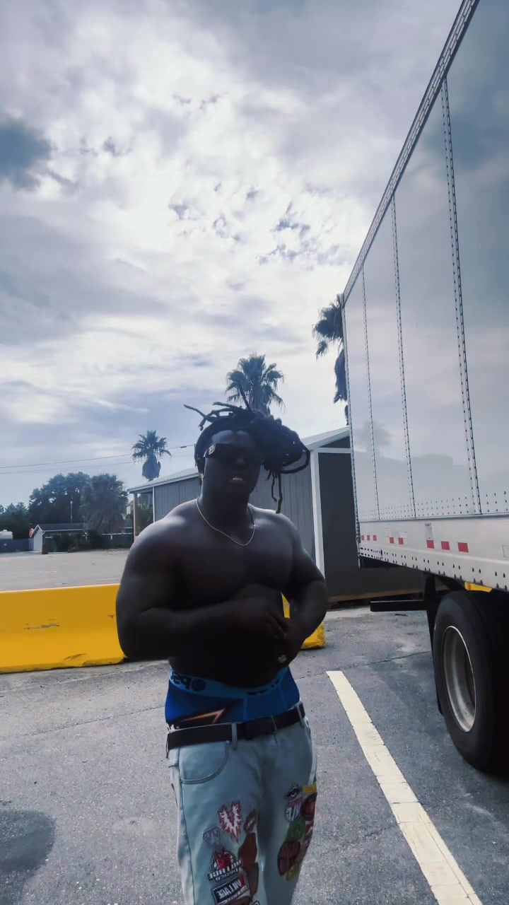 @CyiereThaGorillaTrucka🦍