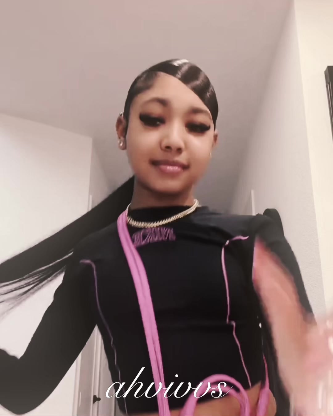 @ahvivvs