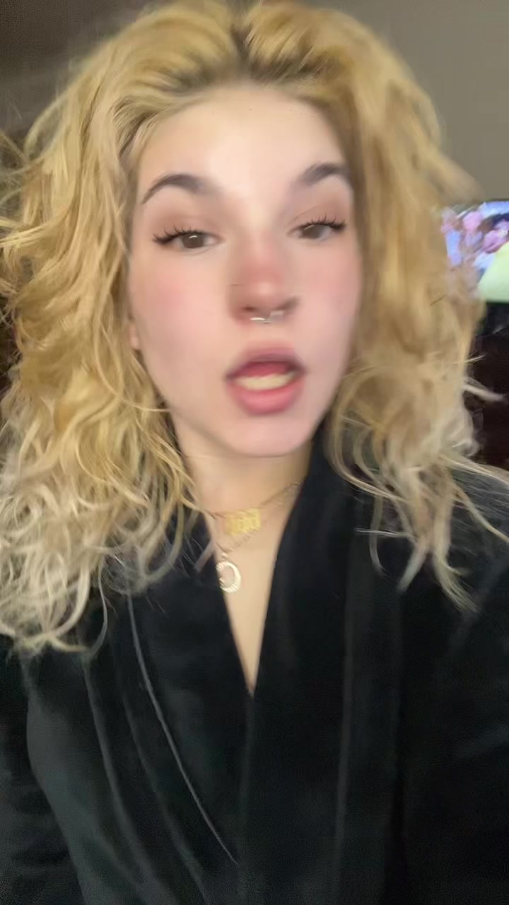 @ella🦋