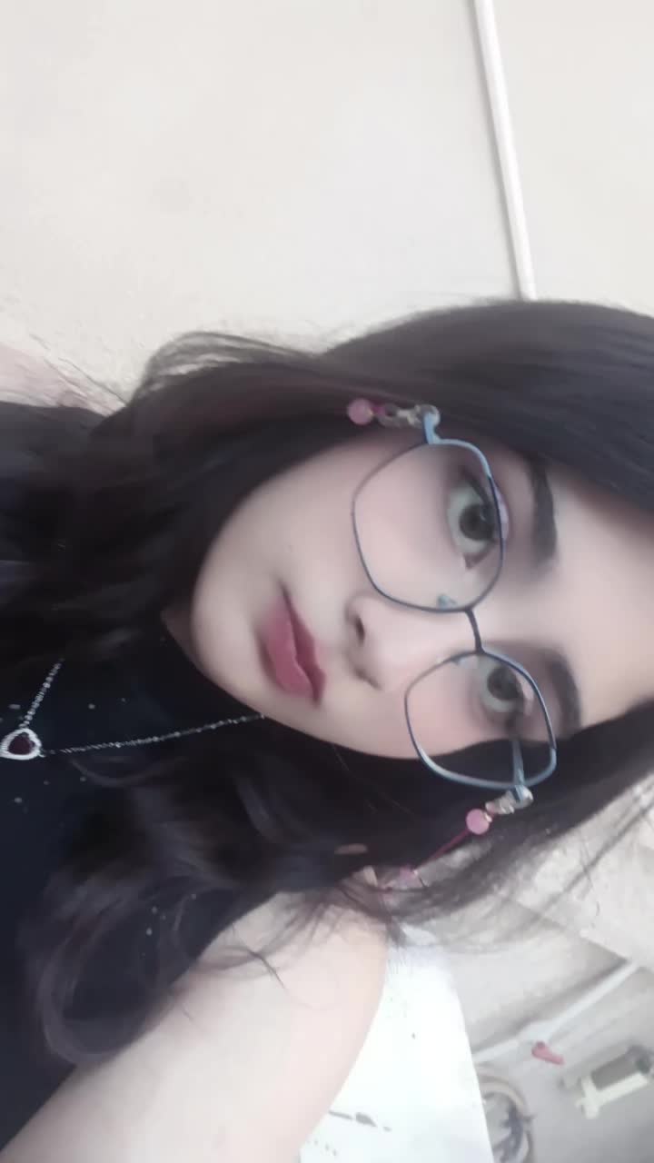 @𝐻𝑒𝓁𝒾𝒶 🐇💕