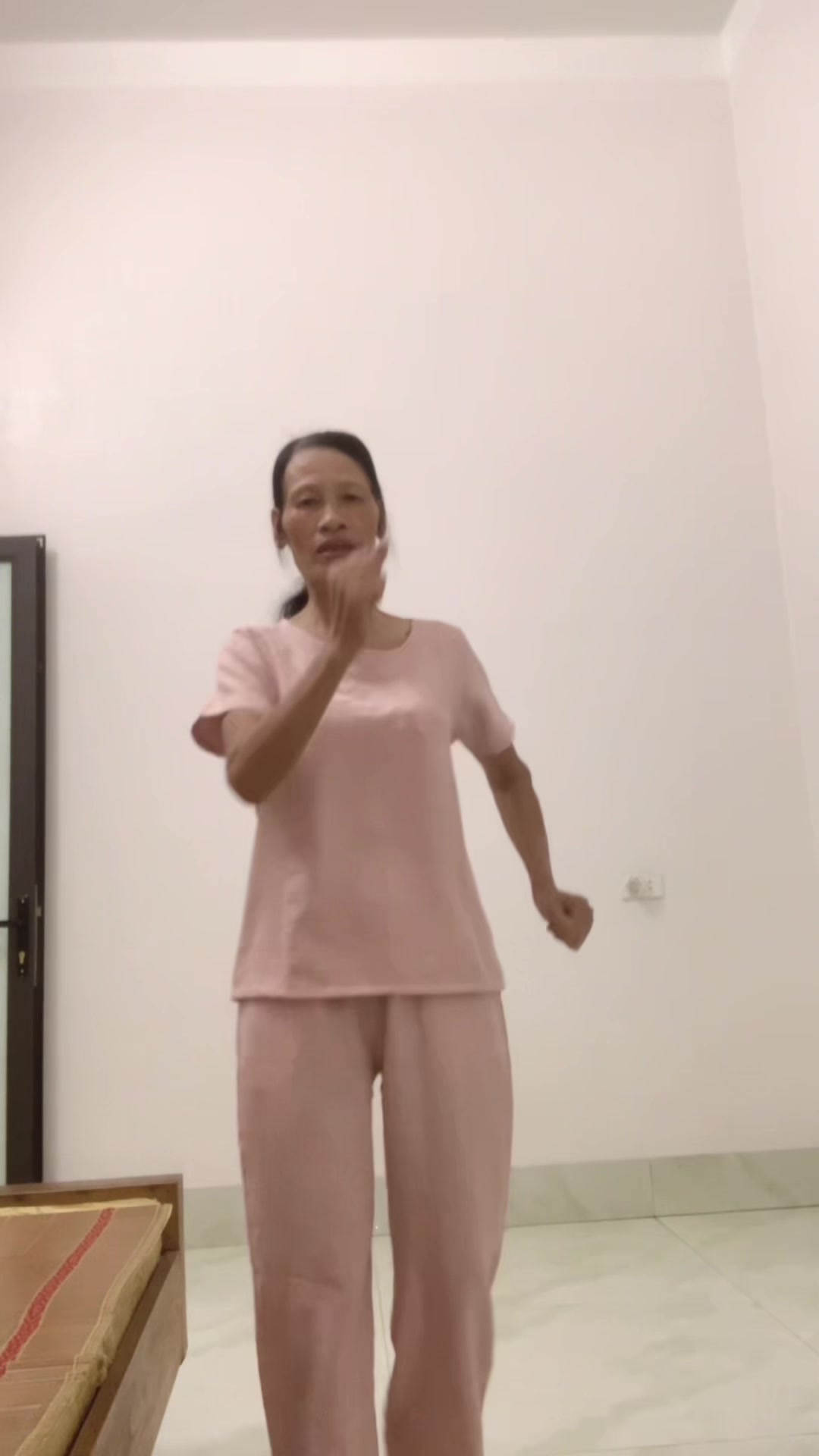 @Cụ b&agrave; phong c&aacute;ch