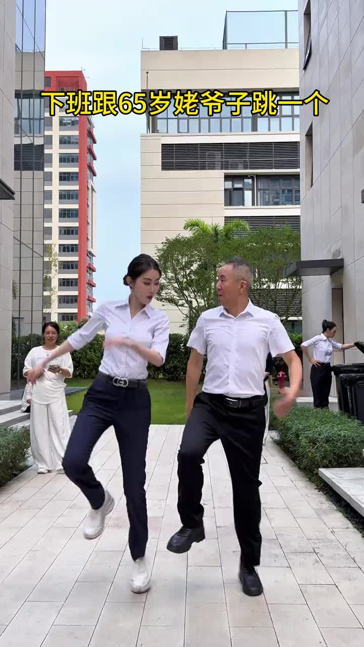 @Sally 王雪莉 大笑笑