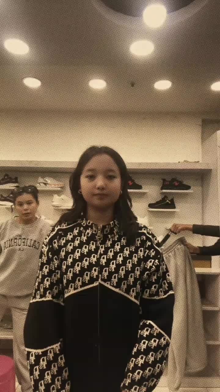 @🖤