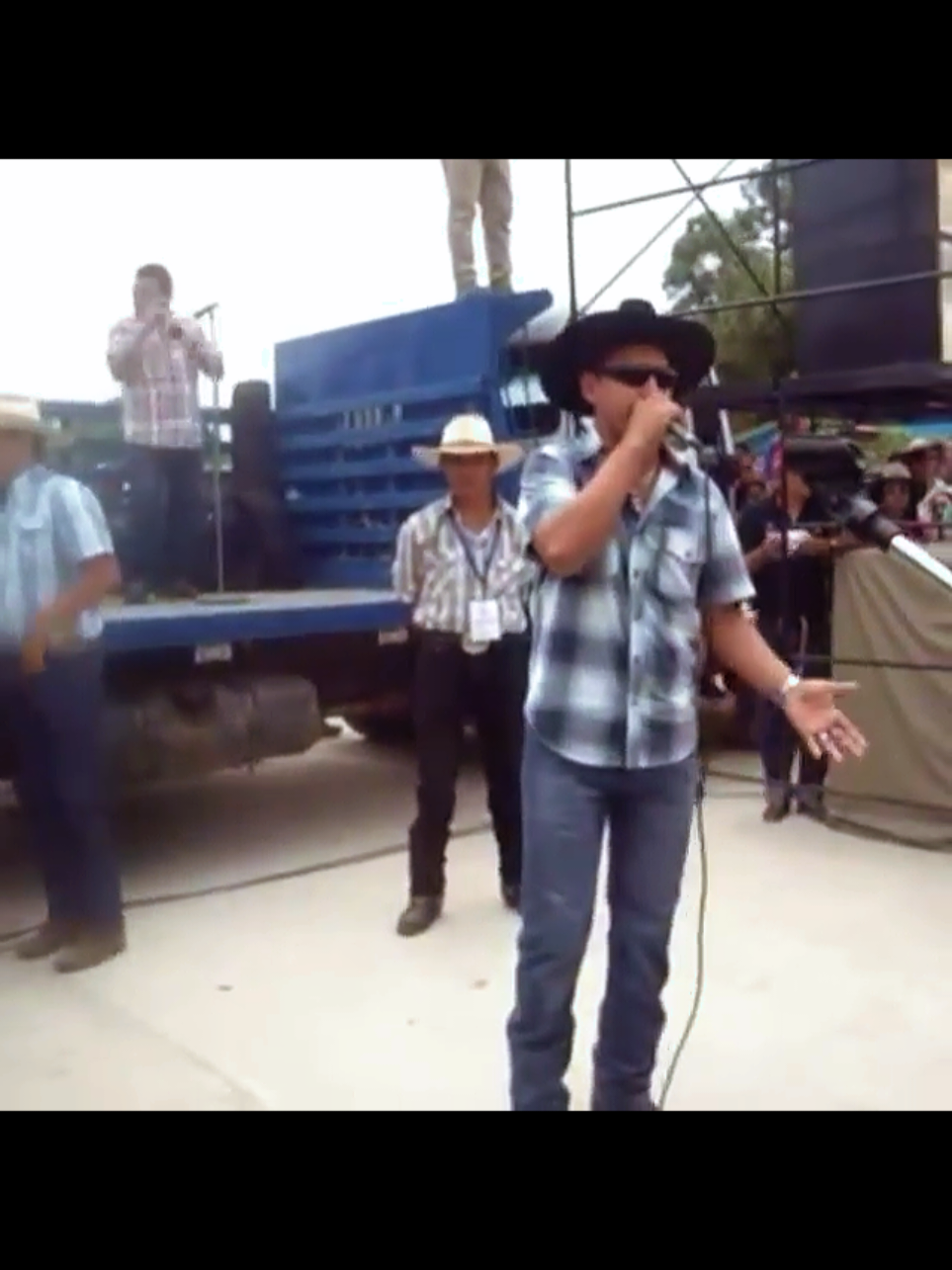 @H&eacute;ctor Bravo