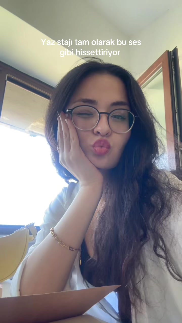 @Zeyneporhann