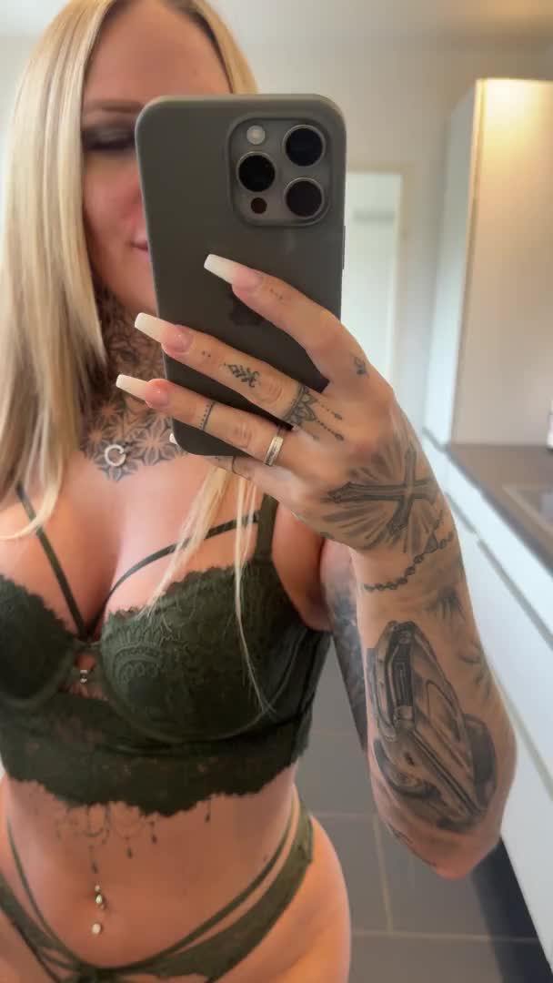 @Lara_cumkitten