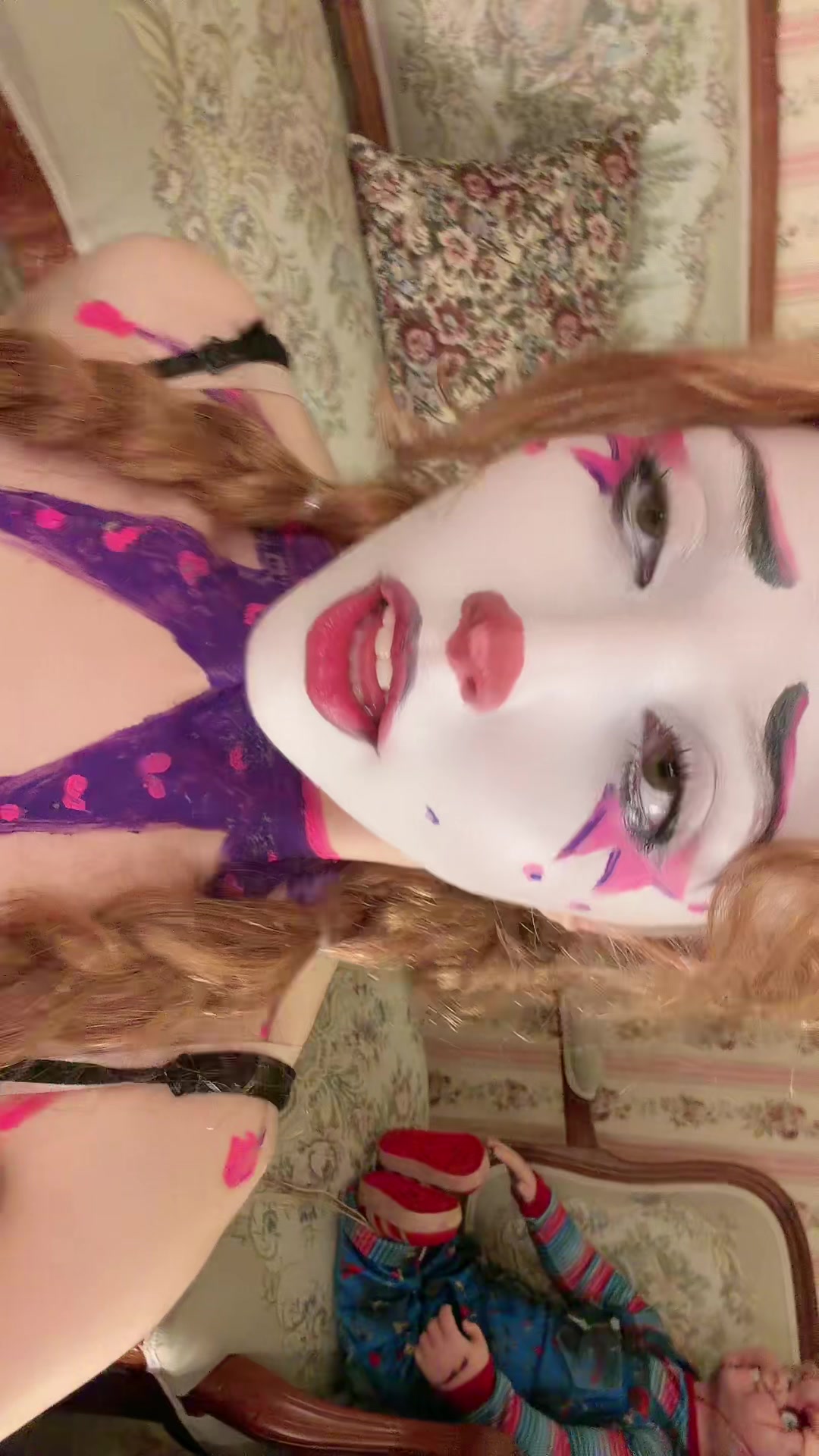 @Clown girl