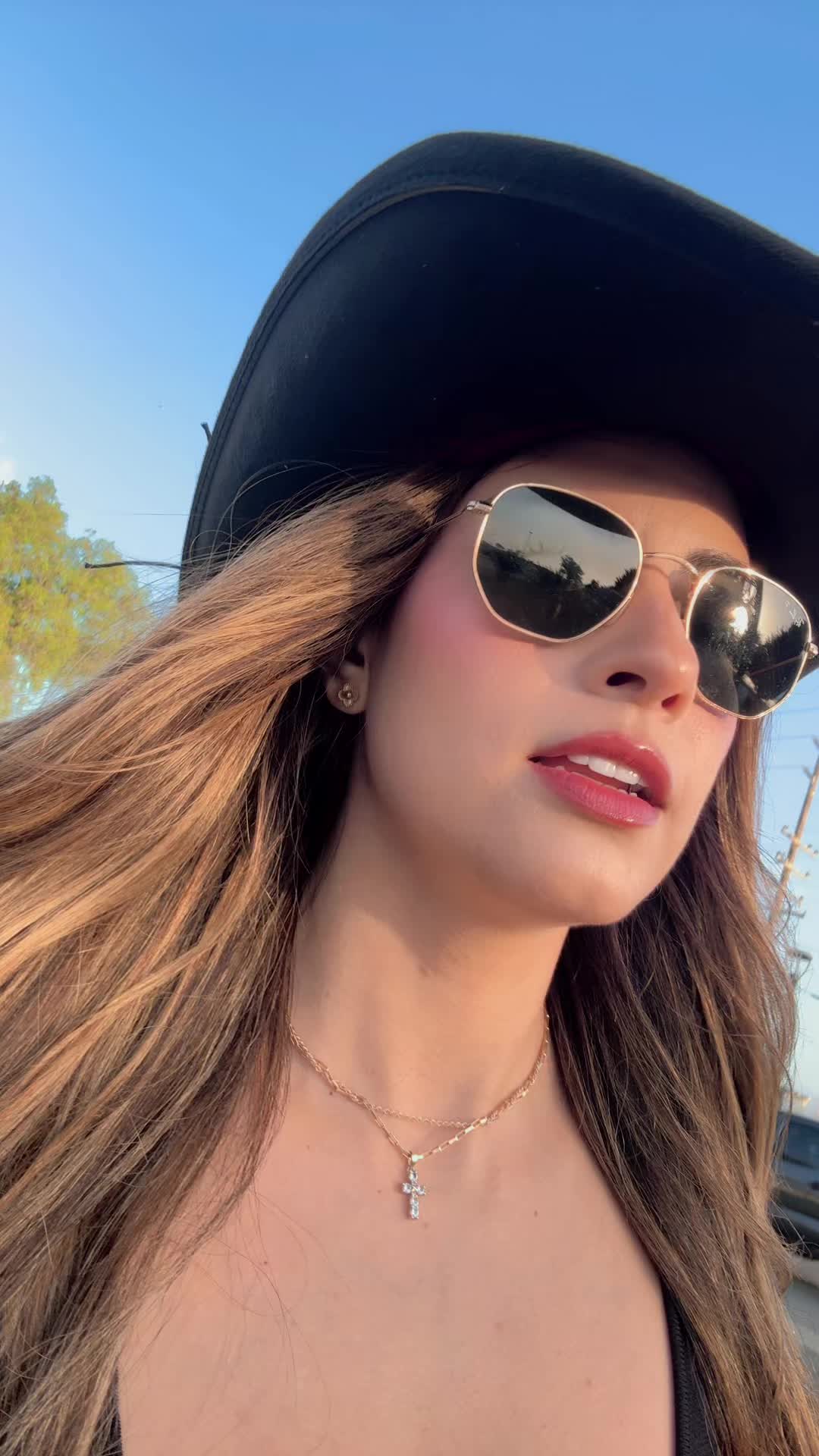 @LizzaSoto03