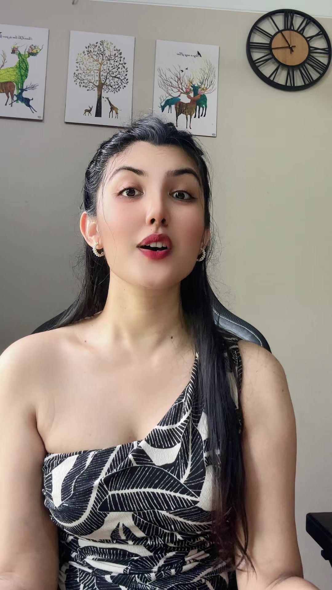 @AKRITI👑