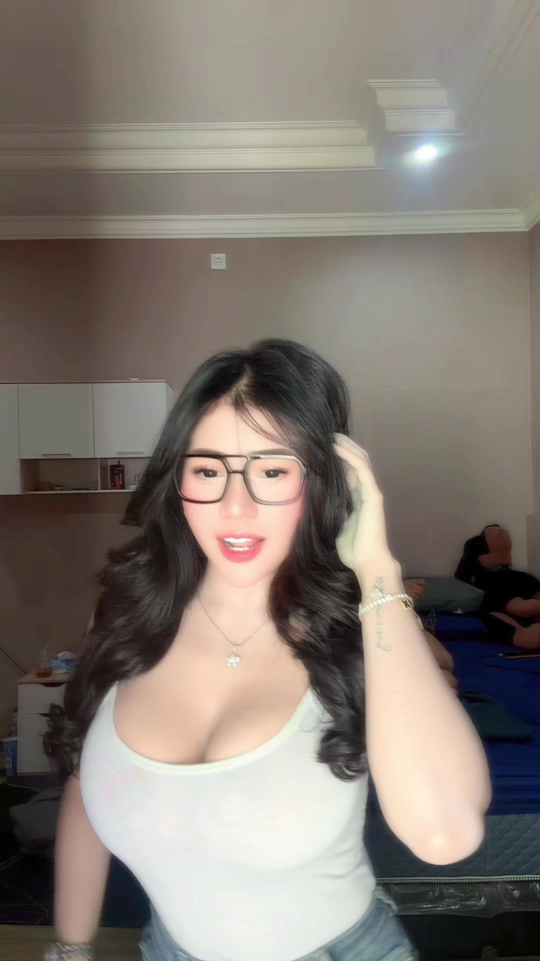 @V🐬