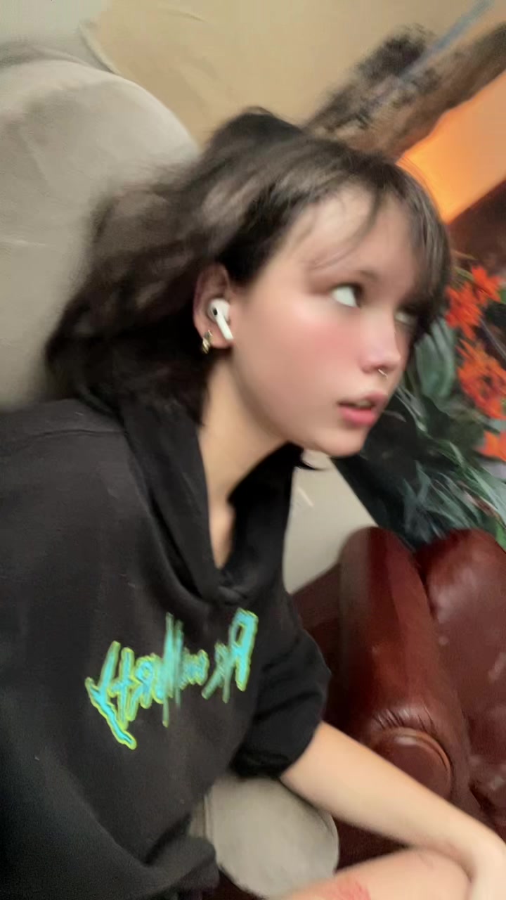 @𝐹𝒶𝓁𝓁𝓎𝓃 𝐿𝒶𝑅𝓊𝑒