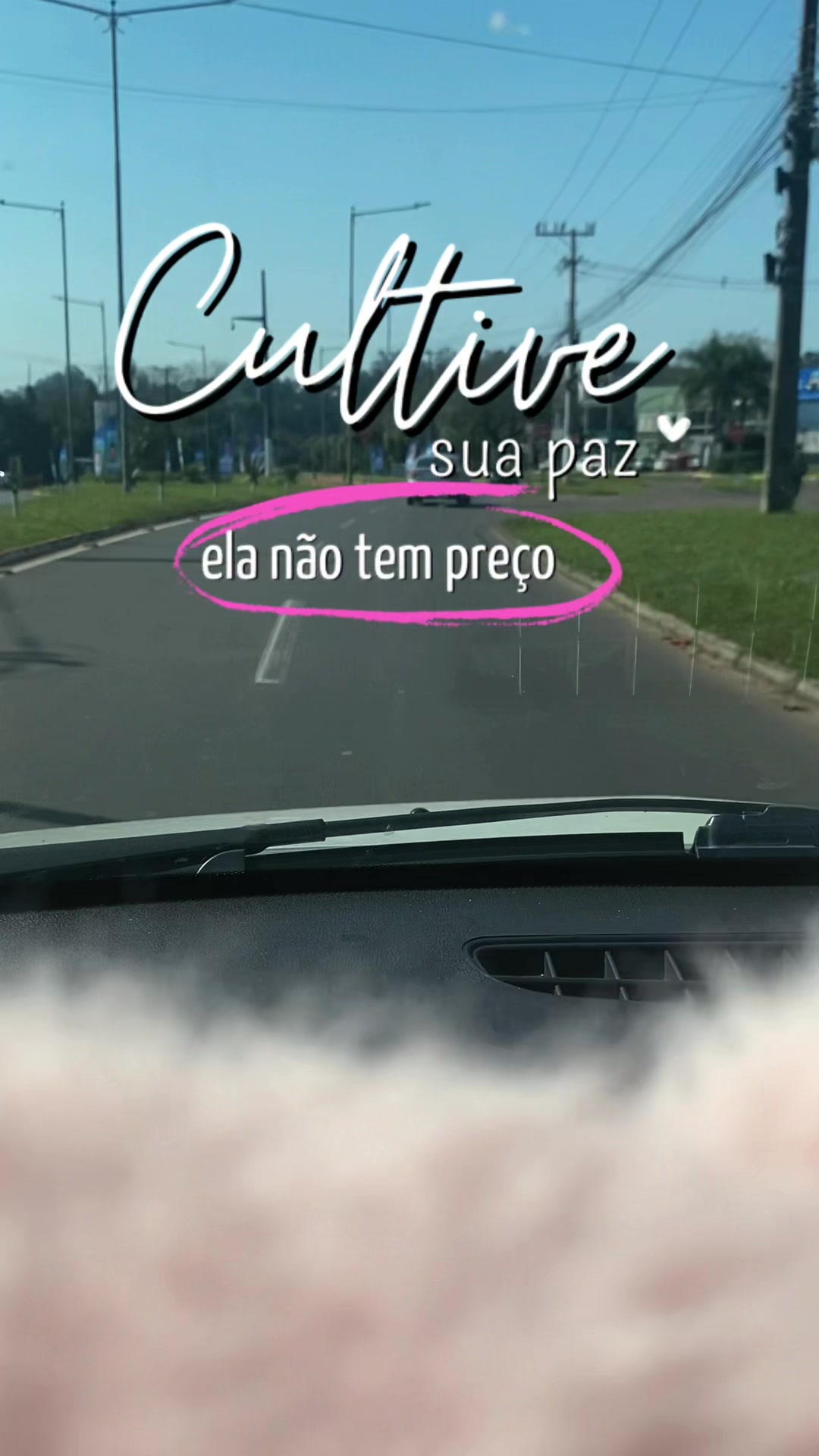 @M&ocirc;nica