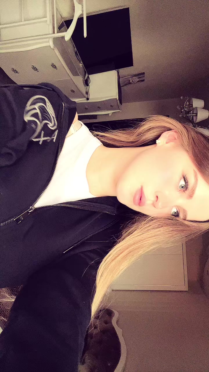 @Анечка🪽