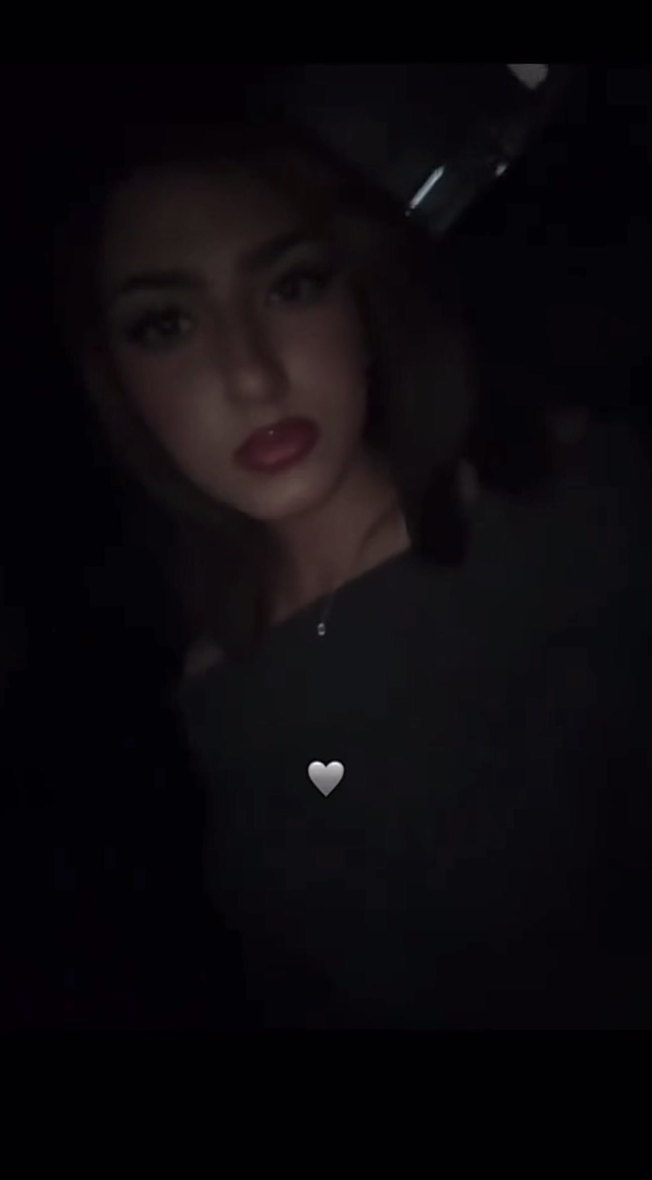 @Ś H