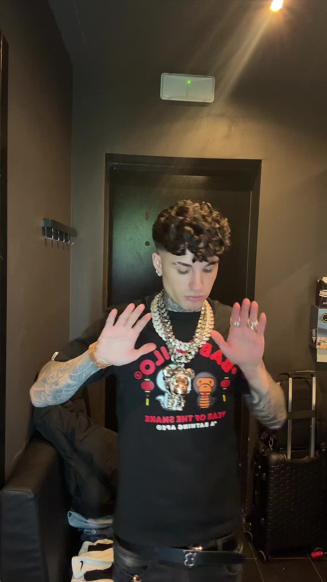 @LilCr