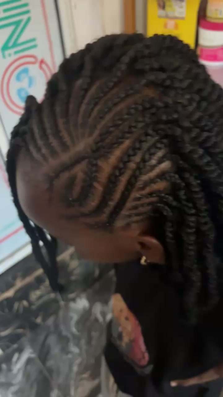 @HAIRSTYLIST IN AGODO EGBE