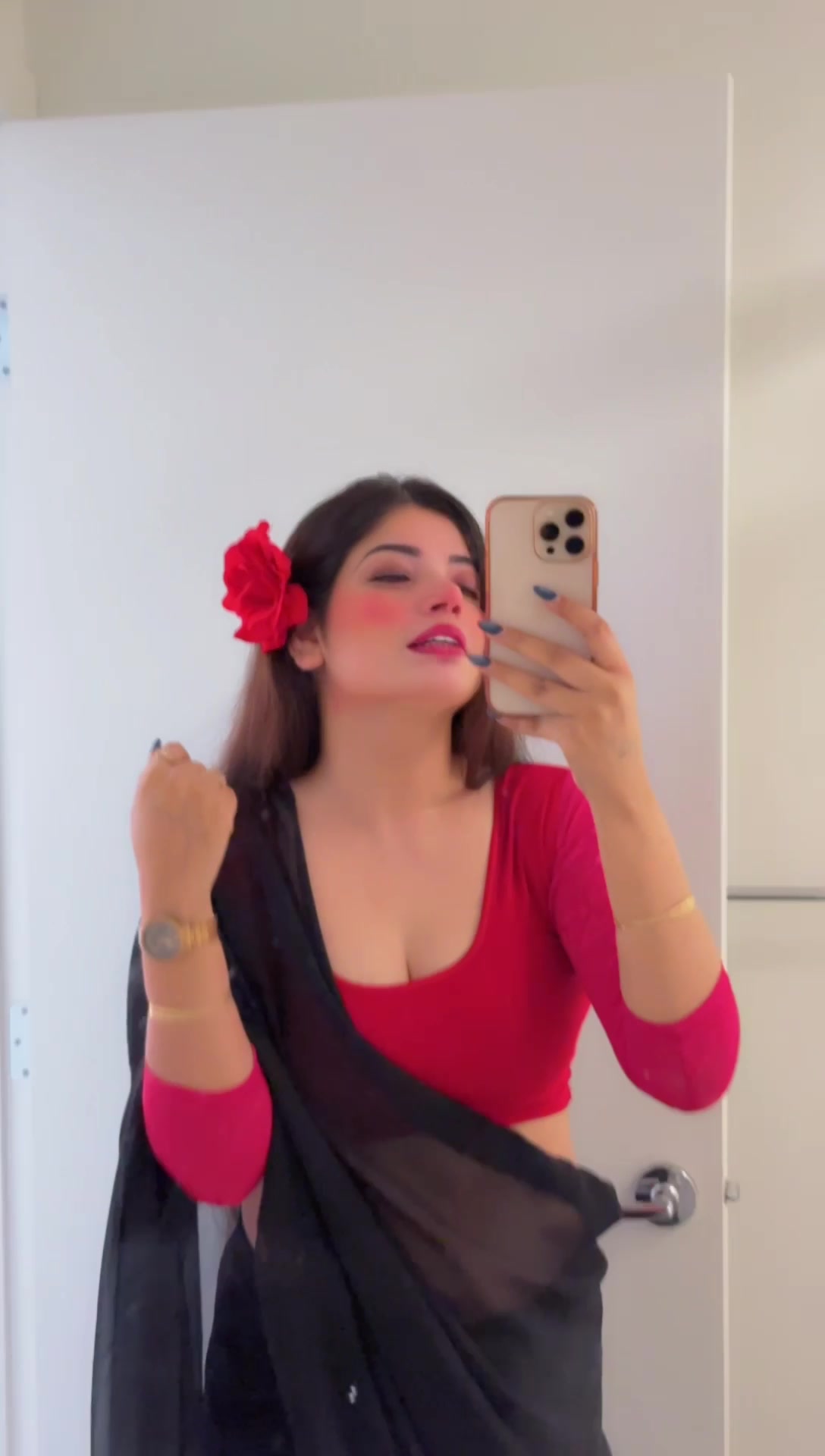 @Ayesha 🇮🇳🇨🇦