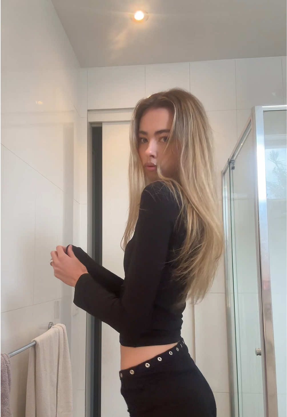 @Ava