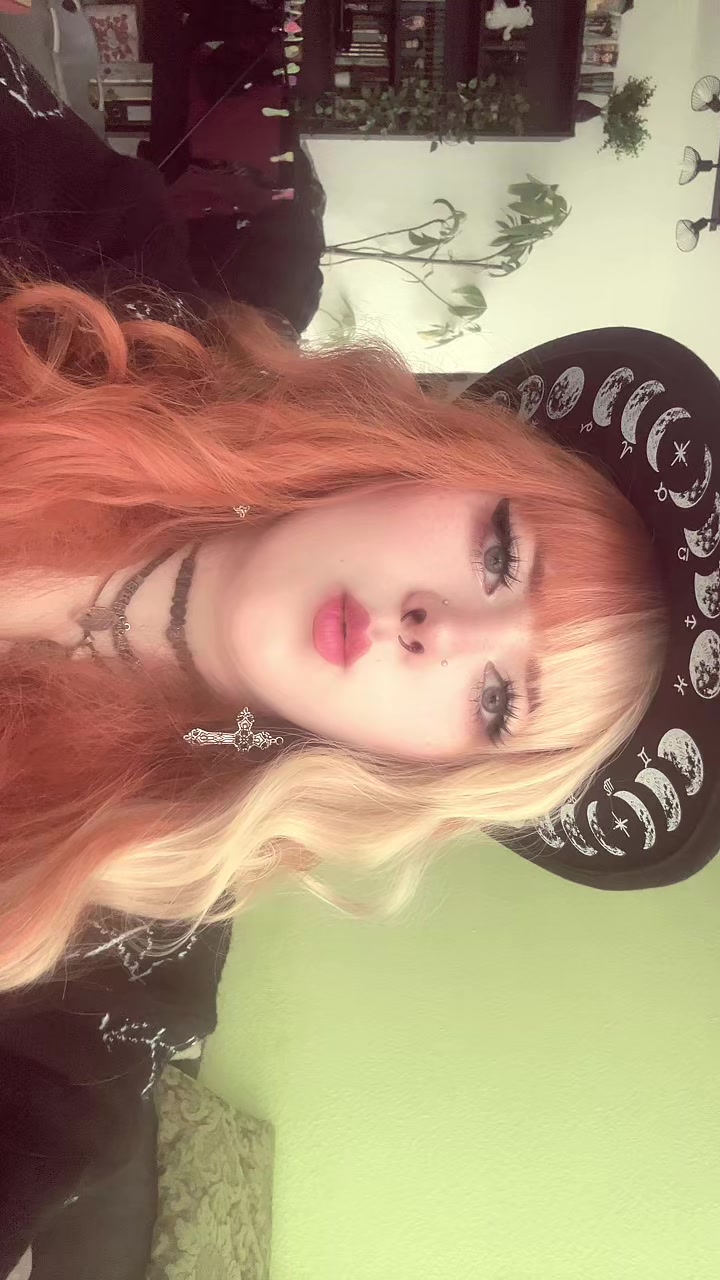 @Julie🖤