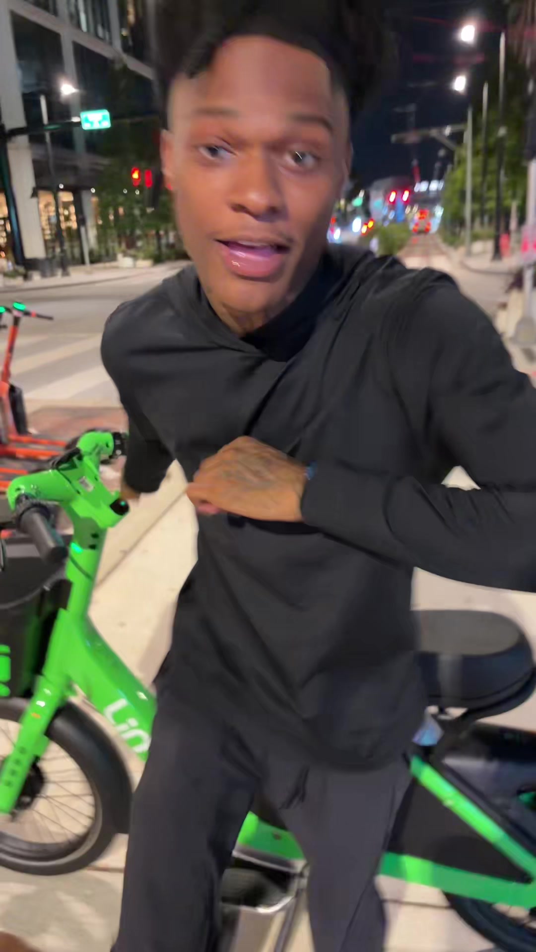 @🦹🏽